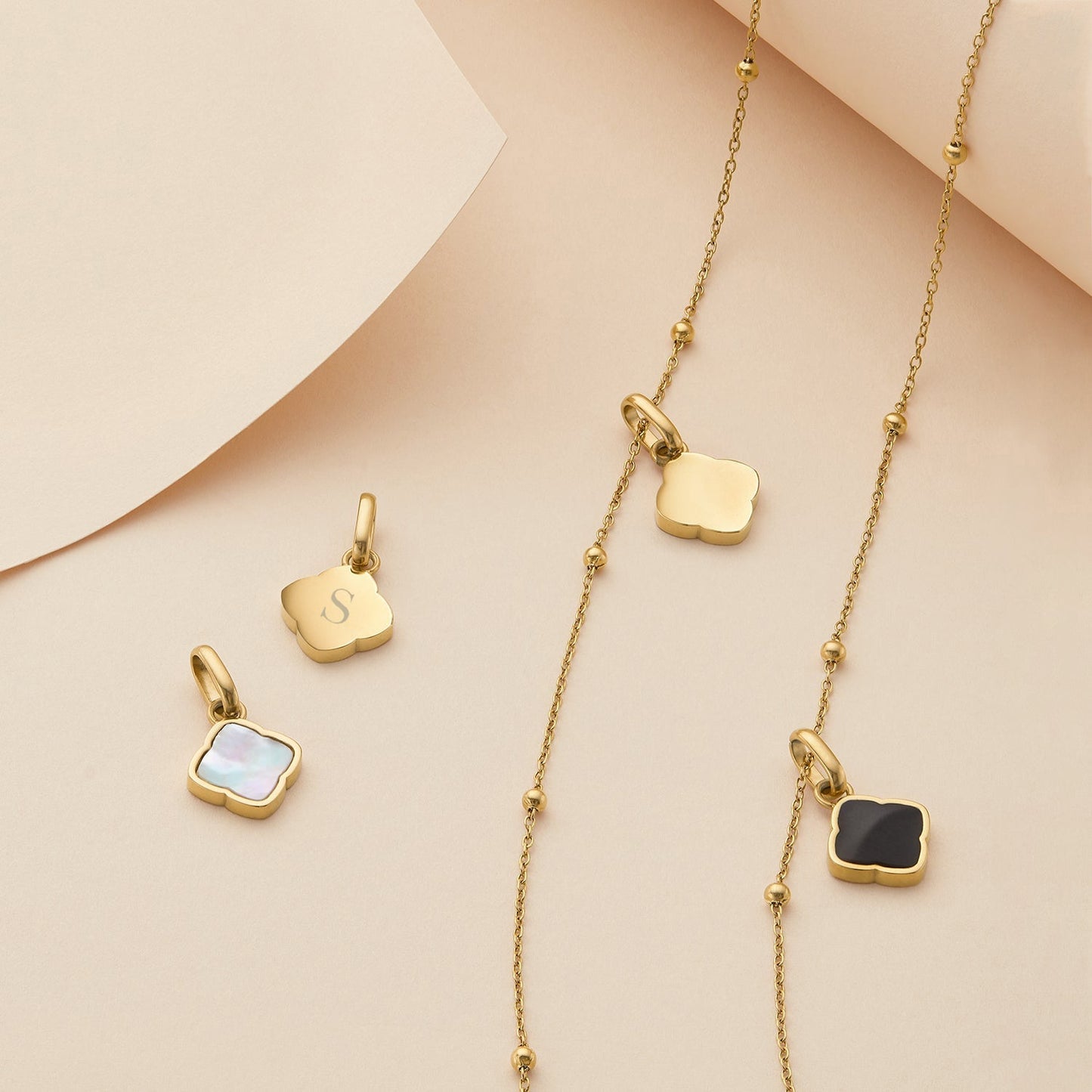 Pearl Clover Pendant (Gold)