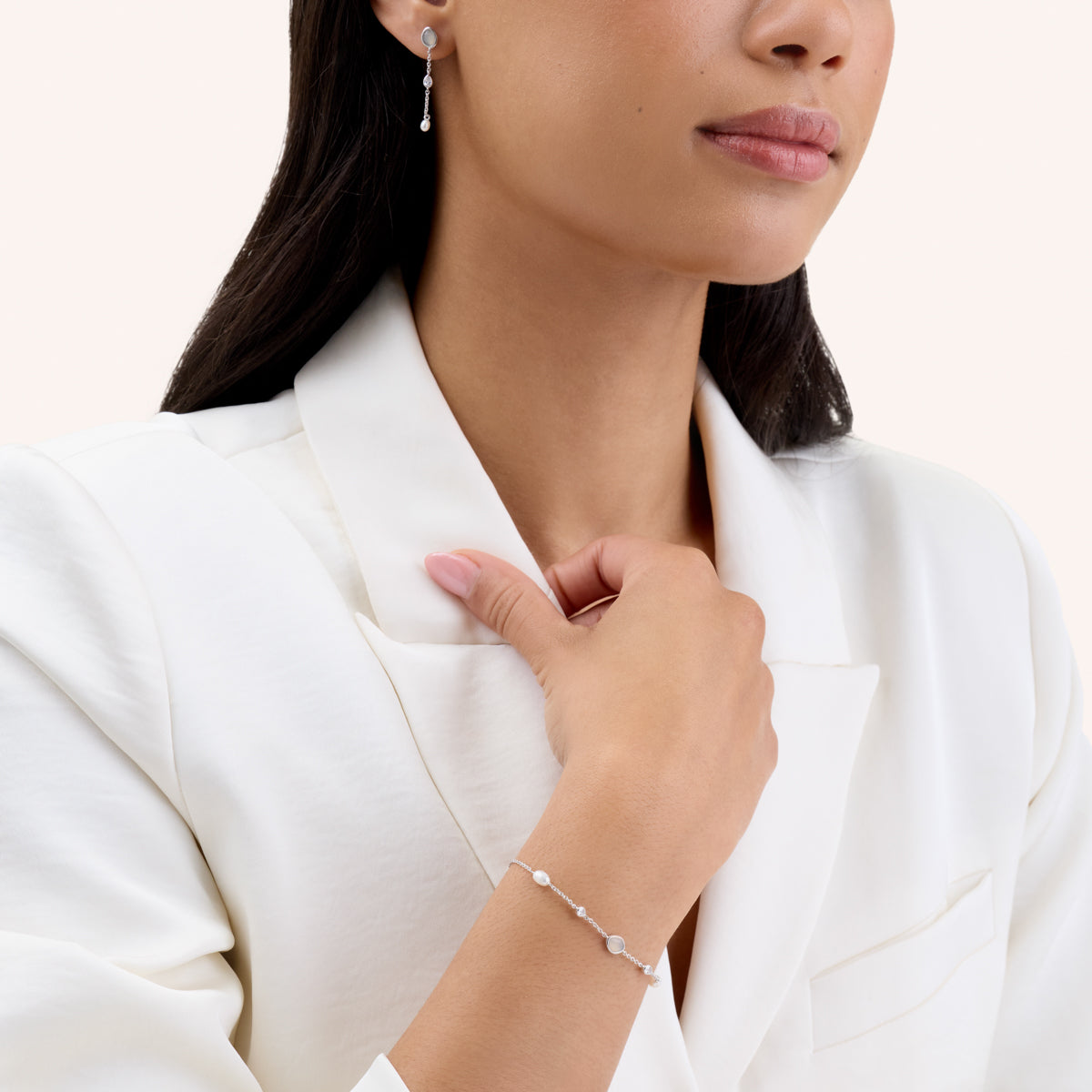 Modern Elegance Quartz & Pearl Bracelet & Earring Set (Silver)